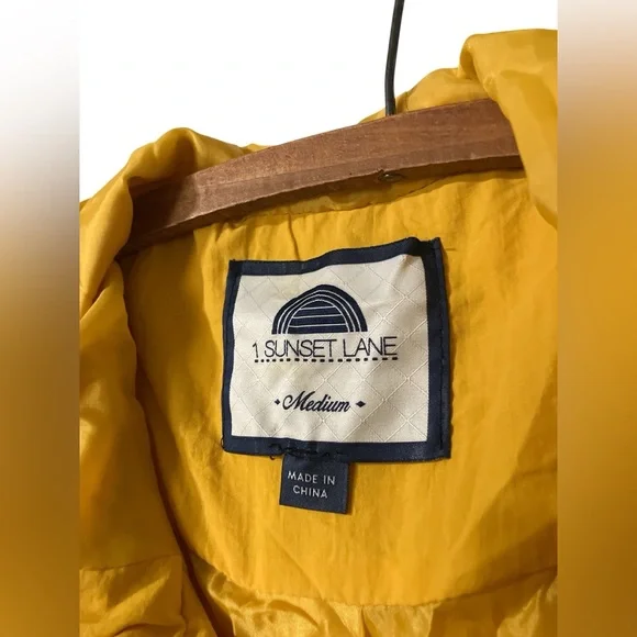 1 Sunset Lane Yellow Jacket Size M Rain Classic Hood Windbreaker - Picture 2 of 5